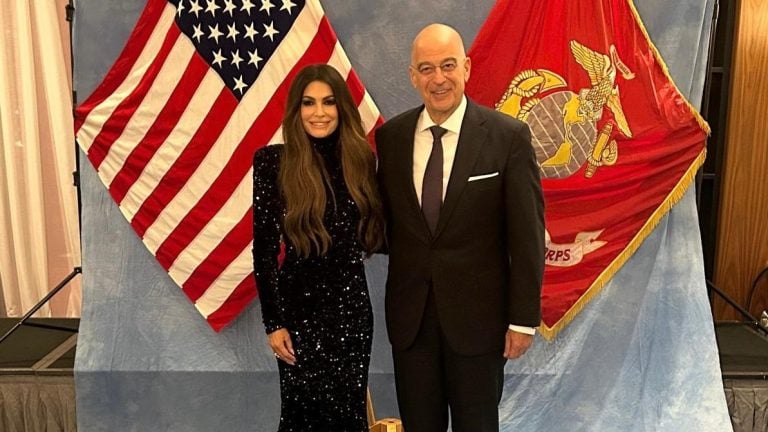 Συνάντηση Ν. Δένδια με τη νέα πρέσβη των ΗΠΑ στην Αθήνα σε εκδήλωση