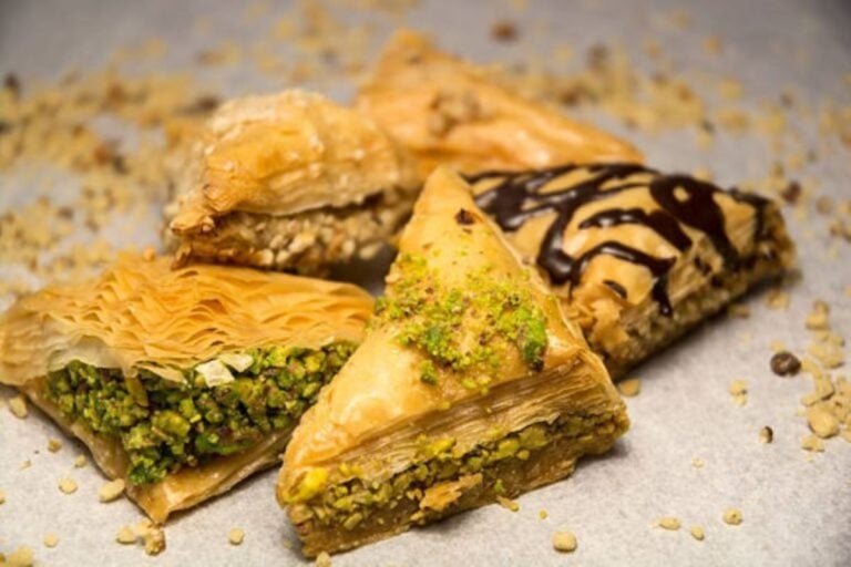 Ποιοι γιορτάζουν σήμερα 5 Νοεμβρίου