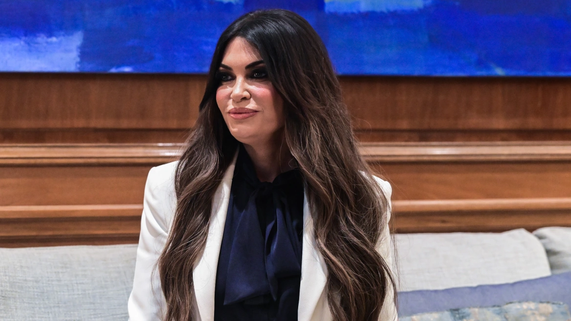 «Πρέσβης» ή «πρέσβειρα» για την Γκιλφόιλ;