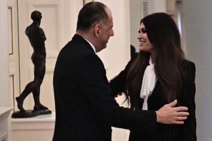 Στο Υπουργείο Εξωτερικών η Κίμπερλι Γκίλφοϊλ - Συναντήθηκε με τον Γεραπετρίτη 