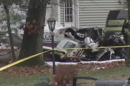 Νέα Υόρκη: Συντριβή μικρού αεροσκάφους έξω από σπίτι – Νεκρός ο πιλότος, ένας τραυματίας