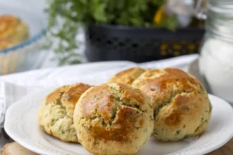 Εύκολα σπανακοτυροπιτάκια φούρνου