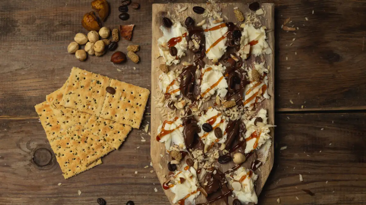 Γλυκό με μπισκότα και κρέμα κάστανου