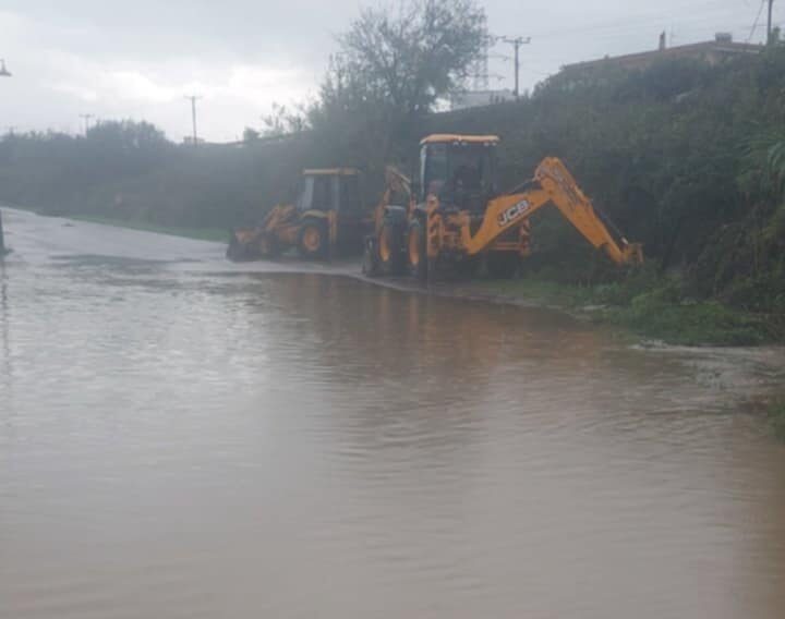 Προβλήματα από την κακοκαιρία στο Αγρίνιο (ΦΩΤΟ)