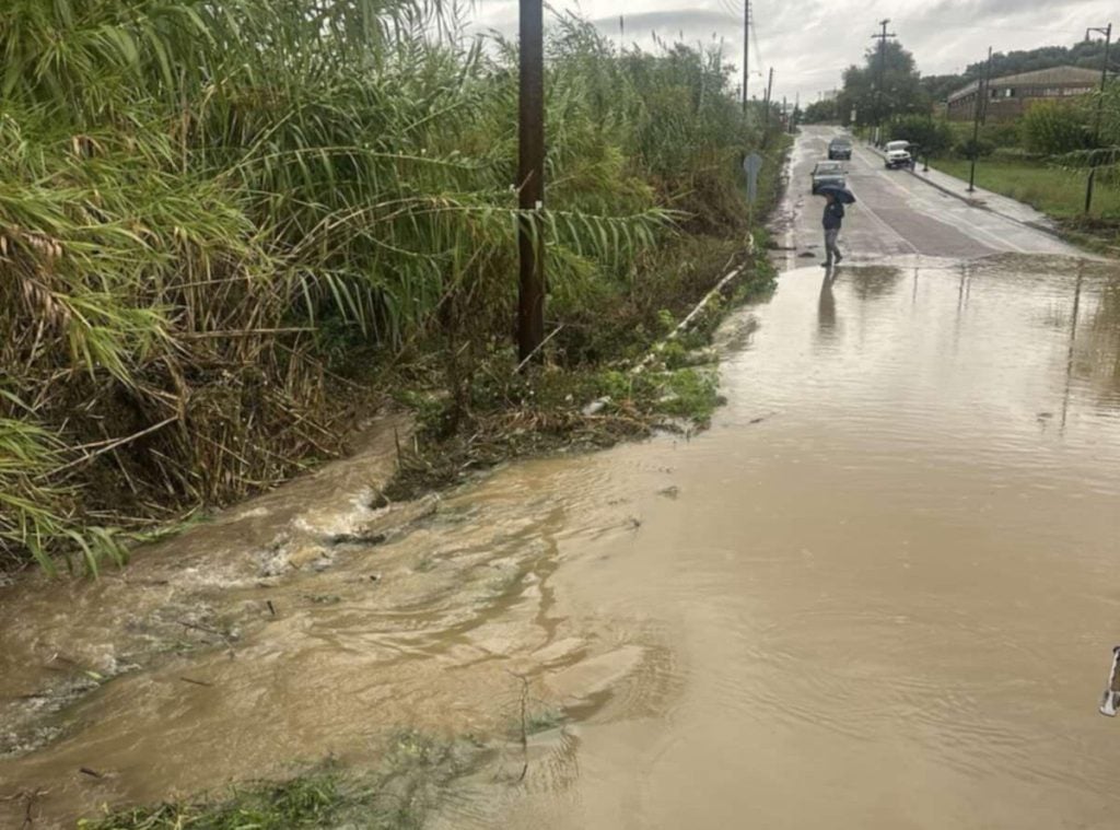 Προβλήματα από την κακοκαιρία στο Αγρίνιο (ΦΩΤΟ)