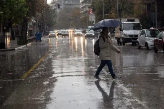 Καιρός: Νέες ισχυρές βροχές από το μεσημέρι της Κυριακής – Επικαιροποιήθηκε το έκτακτο δελτίο