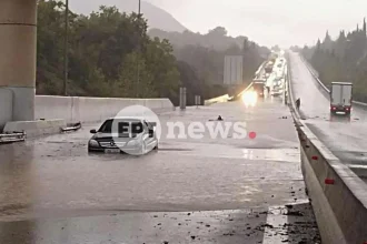 Στο μάτι της κακοκαιρίας Αρκαδία και Μεσσηνία: Πλημμύρισαν δρόμοι, εγκλωβίστηκαν οδηγοί