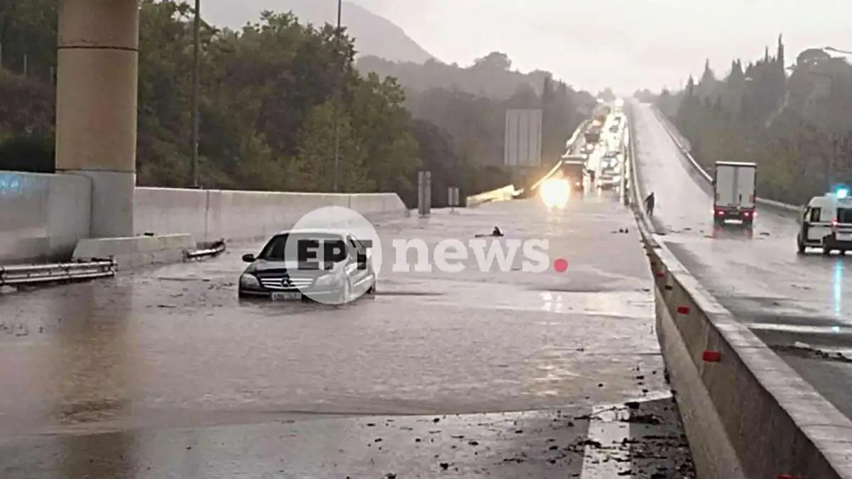 Στο μάτι της κακοκαιρίας Αρκαδία και Μεσσηνία: Πλημμύρισαν δρόμοι, εγκλωβίστηκαν οδηγοί