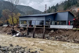 Εικόνες από το σαρωτικό πέρασμα της κακοκαιρίας στη Δυτική Ελλάδα - Πλημμυρισμένα σπίτια, κατεστραμμένοι δρόμοι και κατολισθήσεις - Δείτε ΦΩΤΟΓΡΑΦΙΕΣ
