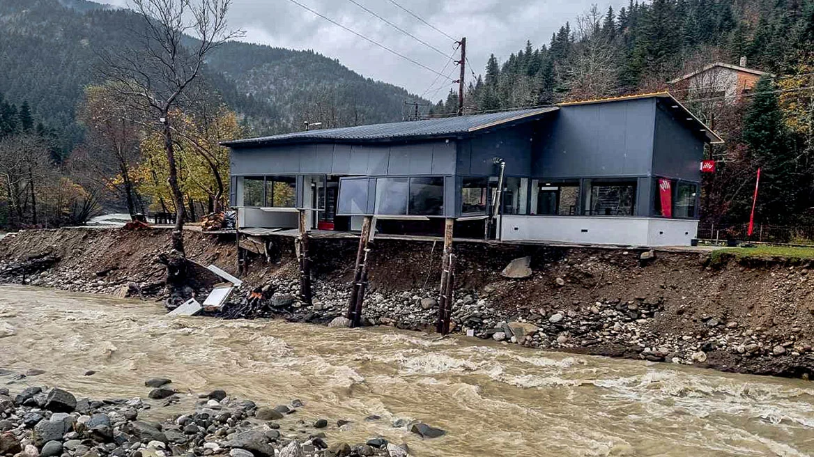 Εικόνες από το σαρωτικό πέρασμα της κακοκαιρίας στη Δυτική Ελλάδα - Πλημμυρισμένα σπίτια, κατεστραμμένοι δρόμοι και κατολισθήσεις - Δείτε ΦΩΤΟΓΡΑΦΙΕΣ
