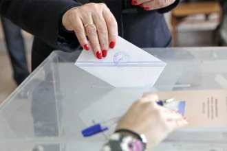 Metron Analysis: Στις 15,8 μονάδες το προβάδισμα της ΝΔ με άνοδο 1,7 μονάδων μέσα σε έναν μήνα