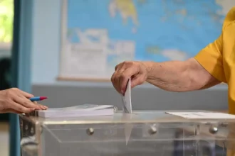 Δημοσκόπηση MRB: Στις 15,6 μονάδες η διαφορά ΝΔ και ΠΑΣΟΚ - Μεγάλο «αγκάθι» η ακρίβεια