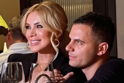 Κατερίνα Καινούργιου: Η τρυφερή πόζα με τον Παναγιώτη Κουτσουμπή και το τραπέζι που της ετοίμασε για τη γιορτή της