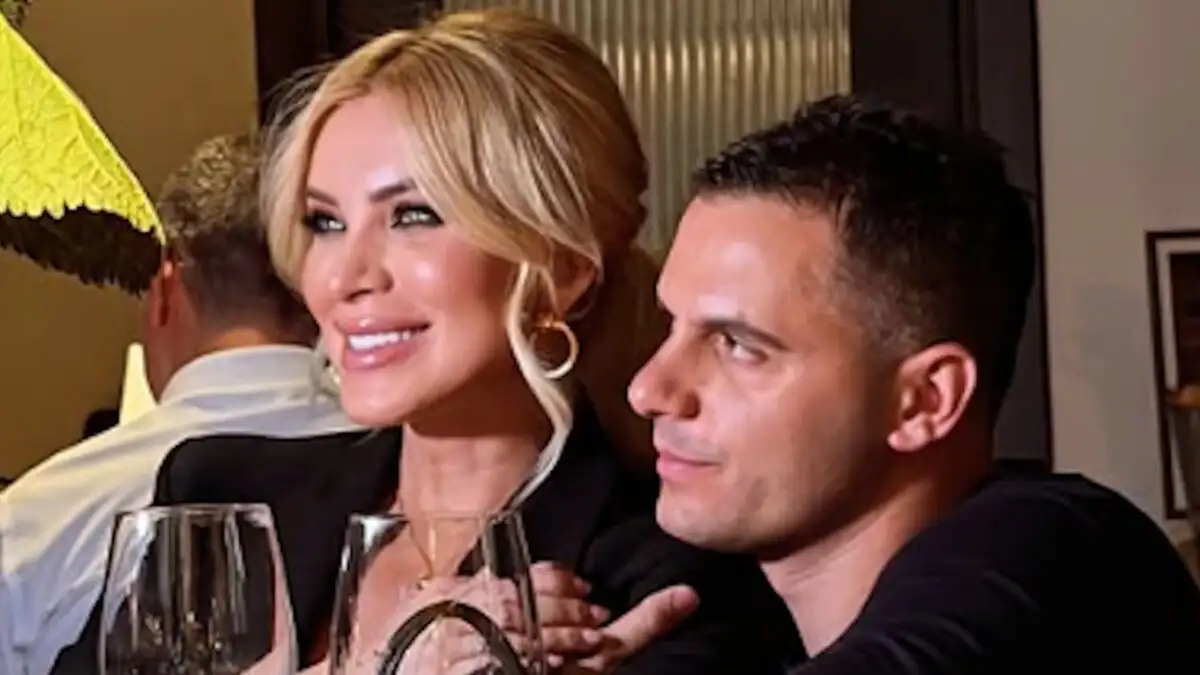 Κατερίνα Καινούργιου: Η τρυφερή πόζα με τον Παναγιώτη Κουτσουμπή και το τραπέζι που της ετοίμασε για τη γιορτή της