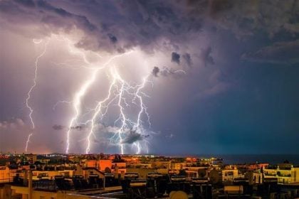 58.000 κεραυνοί έπεσαν στην Ελλάδα τις ώρες της κακοκαιρίας!