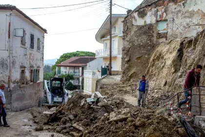 Κακοκαιρία: Μετρούν τις πληγές τους σε Ήπειρο και Κέρκυρα – Η επόμενη ημέρα των πληγέντων μέσα από φωτογραφίες