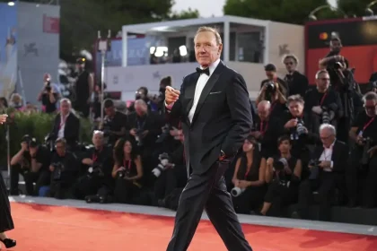  Κέβιν Σπέισι: «Δεν έχω σπίτι, μένω σε ξενοδοχεία»