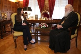 Με τον Αρχιεπίσκοπο Ιερώνυμο συναντήθηκε η Κίμπερλι Γκιλφόιλ