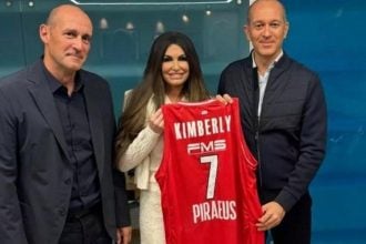 Με φανέλα του Ολυμπιακού τίμησαν την Κίμπερλι Γκίλφοϊλ στο ΣΕΦ οι αδερφοί Αγγελόπουλοι