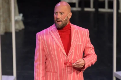 Λαέρτης Μαλκότσης: «Επειδή έκανα χορό από μικρός, είχα σχόλια του τύπου “μπαλαρίνα”, “ου μωρή”»