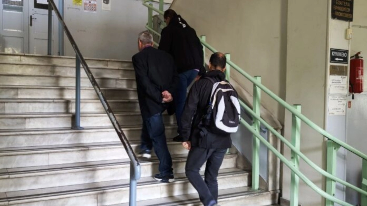 Στις φυλακές Γρεβενών μεταφέρθηκε ο 58χρονος λιμενικός που κατηγορείται για ασέλγεια σε ανήλικους