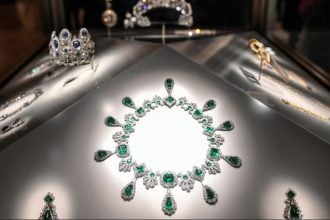 Μακρόν: «Τα κοσμήματα που άρπαξαν από το Λούβρο θα βρεθούν»