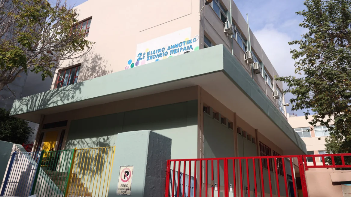 Πειραιάς: Με το δεκατιανό της πνίγηκε η 13χρονη στο Ειδικό Σχολείο - Οι αγωνιώδεις προσπάθειες να σωθεί