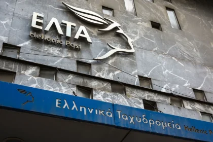 ΕΛΤΑ: Τραπεζικές συναλλαγές στο σπίτι από τον ταχυδρόμο - Το σχέδιο για συντάξεις, πληρωμές, δέματα