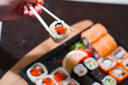 Νεαρός δηλητηριάστηκε από σούσι στη Θεσσαλονίκη – Μολύνθηκε από το παράσιτο «ανισάκις»