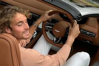 «Δεν οδηγούσε ο Τσιτσιπάς», λέει ο δικηγόρος του τενίστα για το αυτοκίνητο που έτρεχε με 210 χλμ. στην Αττική Οδό