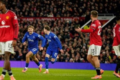 Η Έβερτον έφυγε με τεράστιο διπλό από το Ολντ Τράφορντ