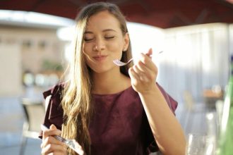 Μεσογειακή διατροφή: Πώς βοηθά στη σεξουαλική ευεξία και την υγεία του πυελικού εδάφους