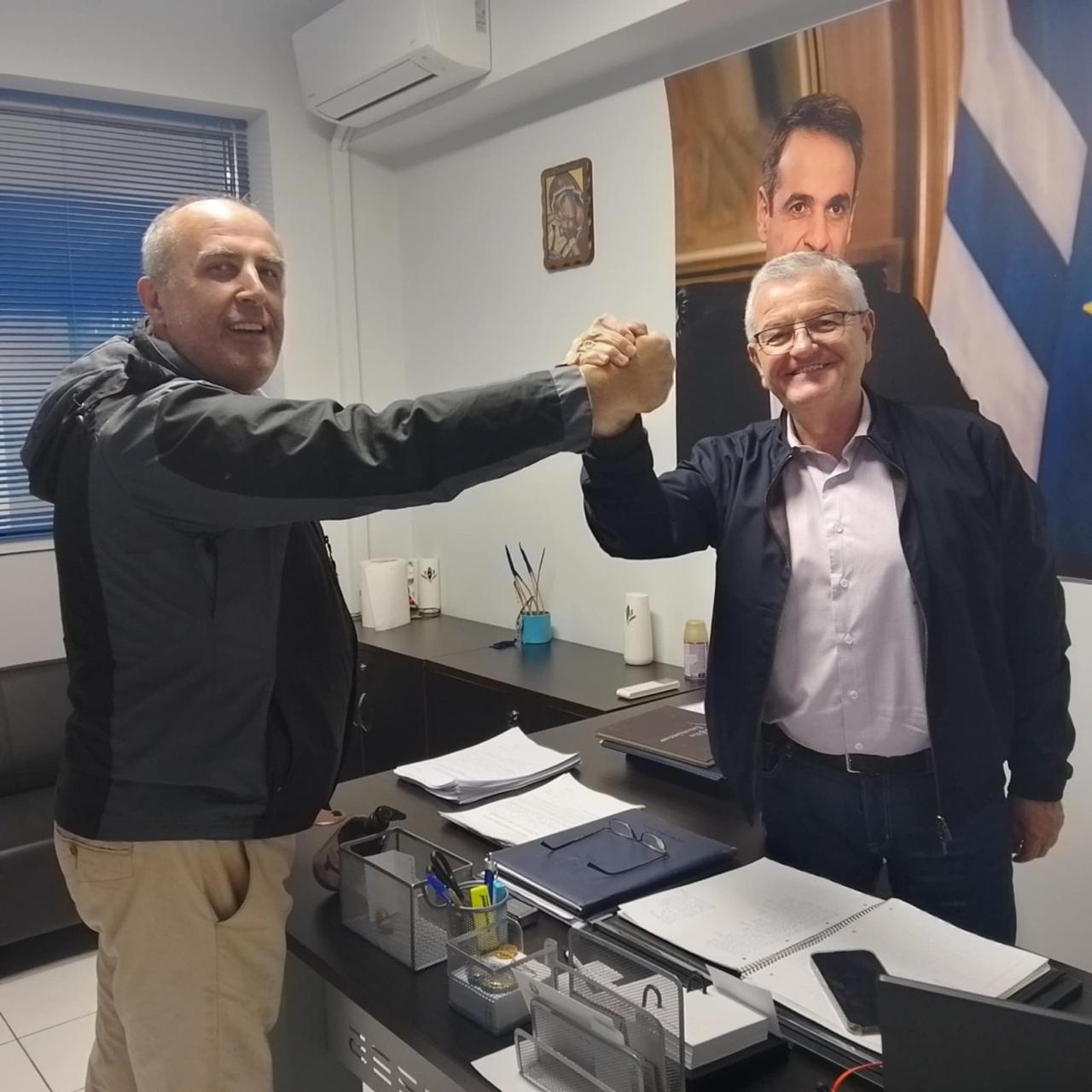 Ο Πάρης Μήλας στο πλευρό του Αντώνη Κουνάβη