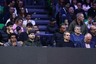 Στο γήπεδο για να δει τον Τζόκοβιτς ο Πρωθυπουργός ΦΩΤΟ