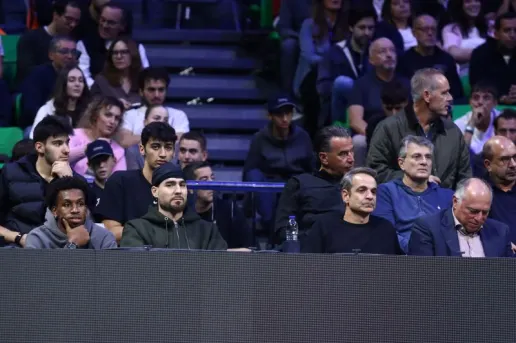 Στο γήπεδο για να δει τον Τζόκοβιτς ο Πρωθυπουργός ΦΩΤΟ