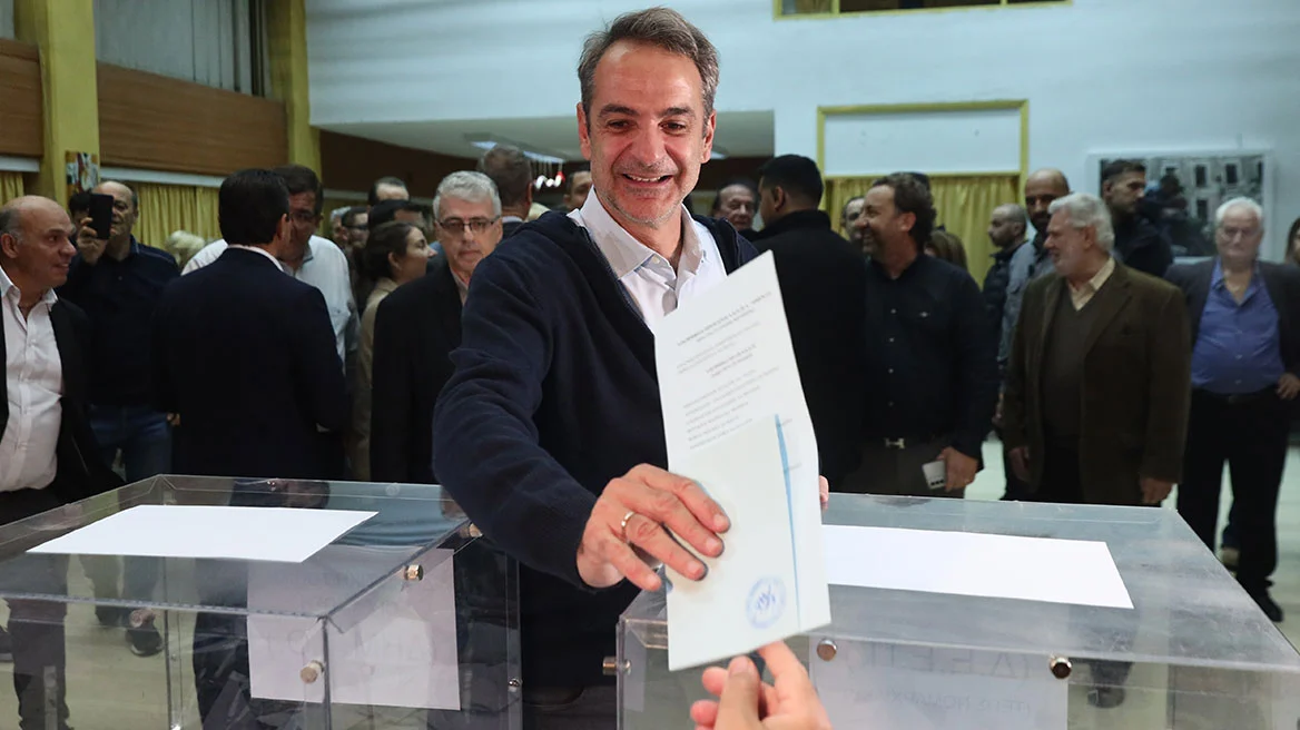 Ψήφισε στις εσωκομματικές εκλογές της ΝΔ ο Κυριάκος Μητσοτάκης - «Γέμισαν οι κάλπες»