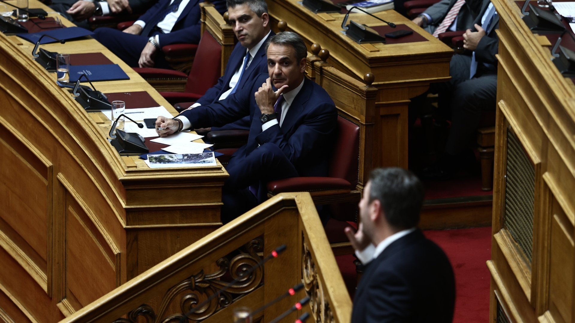 LIVE: «Μετωπική» Μητσοτάκη – Ανδρουλάκη στη Βουλή στη Βουλή για την ακρίβεια και το ιδιωτικό χρέος