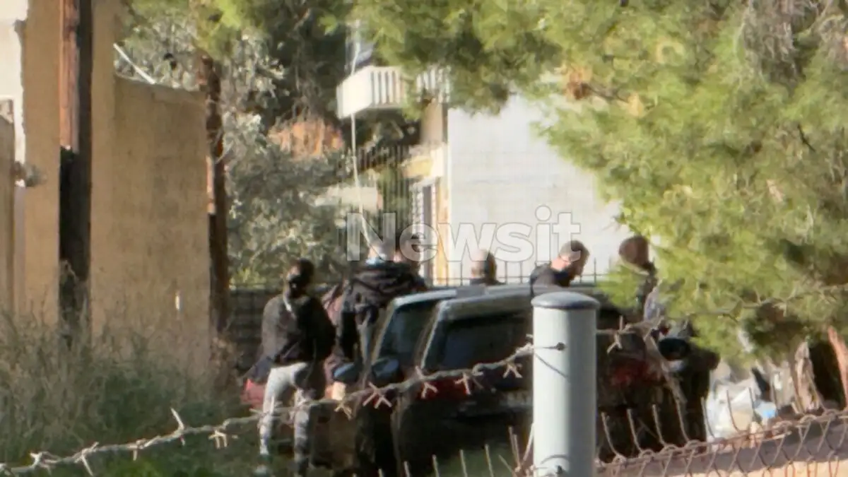 Τραγωδία: «Ήταν αναμενόμενο ότι θα γίνει», λένε οι γείτονες για την αδελφοκτονία στη Νέα Πέραμο