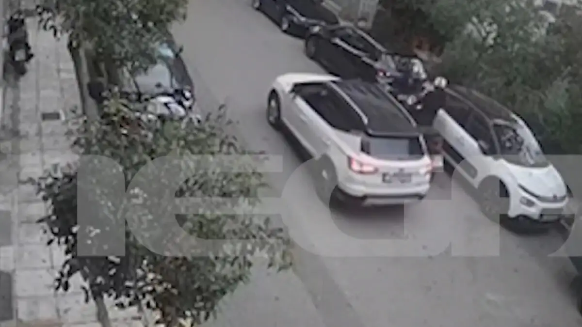 Βίντεο ντοκουμέντο με τη στιγμή που ο 58χρονος οδηγός στον Νέο Κόσμο ψεκάζει με σπρέι τον 29χρονο