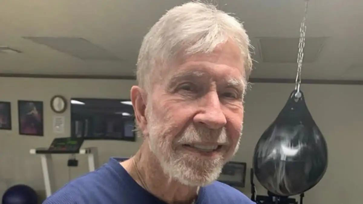 Τσακ Νόρις στα 85 του: «Θέτω στόχους, προχωράω μπροστά και επιλέγω την πειθαρχία»