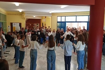Μαθητές και σχολεία ενώνουν παραδοσιακά τα βήματά τους στο Γυμνάσιο Σαραβαλίου