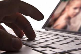 Πάτρα - Ανατριχίλα: Σύλληψη εκπαιδευτικού για πορνογραφία ανηλίκων – Απολογείται την Τρίτη