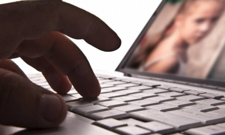 Σοκ στην Πάτρα: Σύλληψη εκπαιδευτικού για πορνογραφία ανηλίκων – Διδάσκει σε ειδικό σχολείο