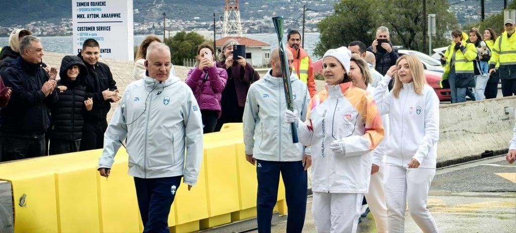 Η Ολυμπιακή Φλόγα άναψε στην Πάτρα - Η υποδοχή για τους Χειμερινούς Ολυμπιακούς Αγώνες Milano Cortina 2026 (ΦΩΤΟ-ΒΙΝΤΕΟ)