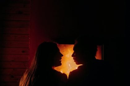 Μια αγάπη για τον χειμώνα; Γιατί αναζητάμε τον έρωτα όταν έρχεται το κρύο