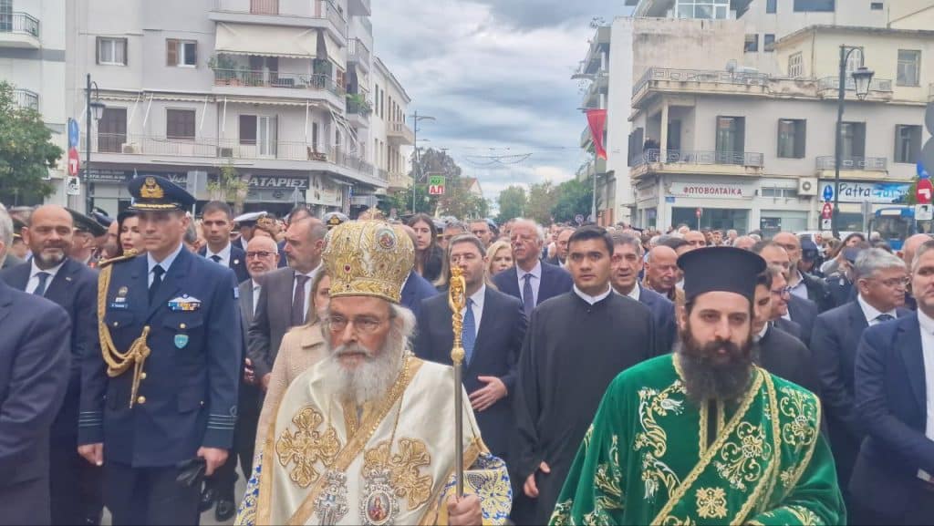 Πάτρα: Χιλιάδες πιστοί στη λιτανεία για τον Άγιο Ανδρέα (ΦΩΤΟ)