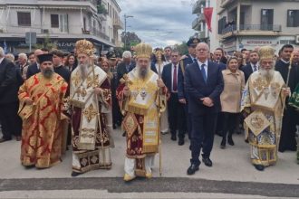 Πάτρα: Χιλιάδες πιστοί στη λιτανεία για τον Άγιο Ανδρέα (ΦΩΤΟ)