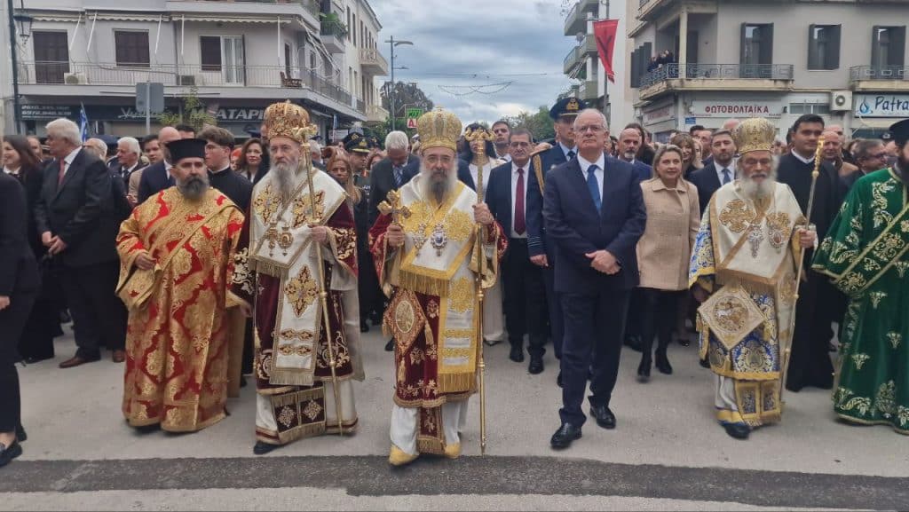 Πάτρα: Χιλιάδες πιστοί στη λιτανεία για τον Άγιο Ανδρέα (ΦΩΤΟ)