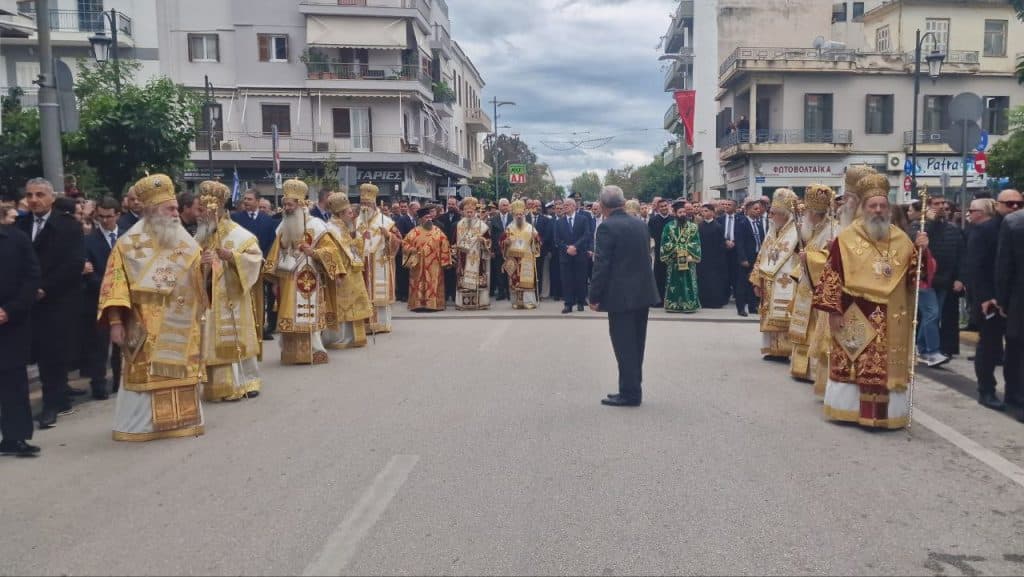 Πάτρα: Χιλιάδες πιστοί στη λιτανεία για τον Άγιο Ανδρέα (ΦΩΤΟ)