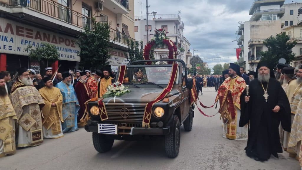 Πάτρα: Χιλιάδες πιστοί στη λιτανεία για τον Άγιο Ανδρέα (ΦΩΤΟ)